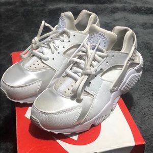White huraches nike